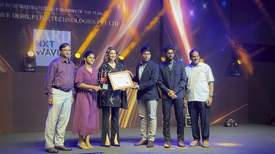 Sashank Gujjula receiving the Times Business Award on stage